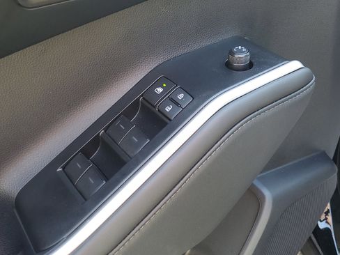 Used 2026 Toyota Highlander XLE image 19