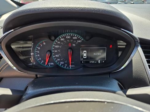 Used 2022 Chevrolet Trax LT w/ LT Convenience Package AWD/4WD image 31