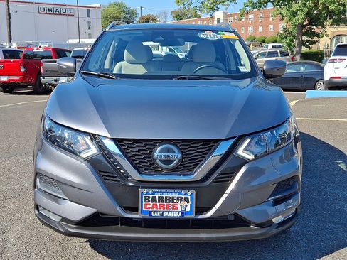 Used 2021 Nissan Rogue Sport SV image 2