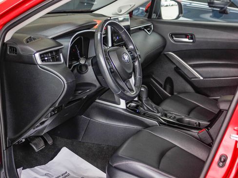 Used 2024 Toyota Corolla Cross XLE image 17