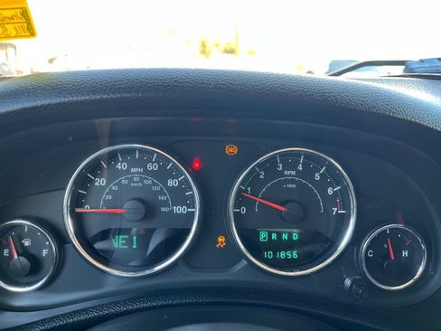 Used 2014 Jeep Wrangler Unlimited Sport w/ Quick Order Package 24S AWD/4WD image 19