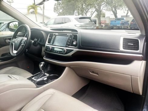 Used 2016 Toyota Highlander Limited Platinum image 23