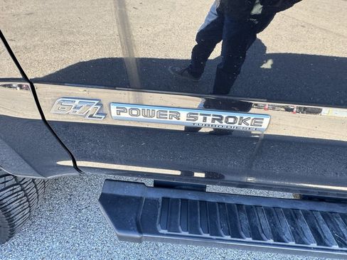 Used 2022 Ford F250 Lariat w/ Black Appearance Package image 8