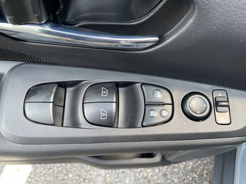 Certified 2024 Nissan Kicks SV w/ Interior Electronics Package image 9