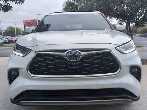 Used 2022 Toyota Highlander Platinum image 3