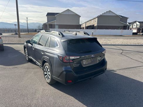 Used 2023 Subaru Outback Premium image 3