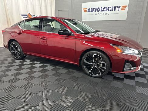 Used 2023 Nissan Altima 2.5 SR w/ SR Premium Package AWD/4WD image 2