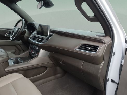 Used 2024 Chevrolet Suburban Z71 AWD/4WD image 19
