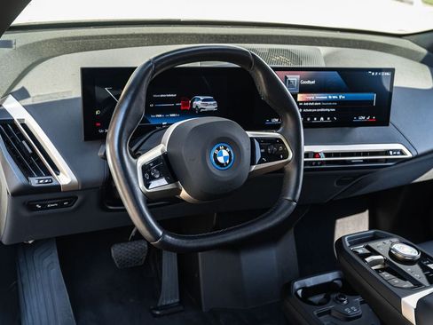 Used 2025 BMW iX xDrive50 AWD/4WD image 22