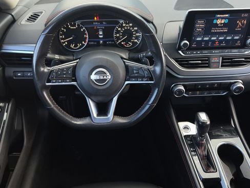 Used 2024 Nissan Altima 2.5 SR FWD image 11