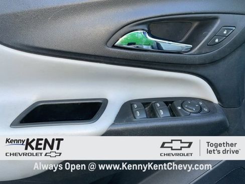Used 2020 Chevrolet Equinox LS w/ LS Convenience Package image 23