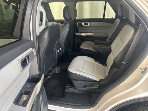 Used 2021 Ford Explorer XLT w/ Equipment Group 202A AWD/4WD image 10