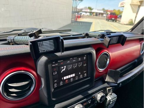 Used 2020 Jeep Wrangler Unlimited Rubicon w/ LED Lighting Group image 29