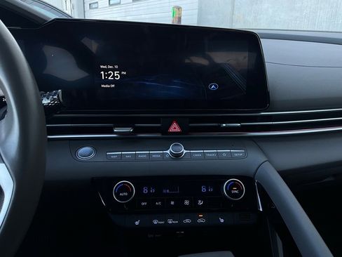 Used 2025 Hyundai Elantra SEL image 26