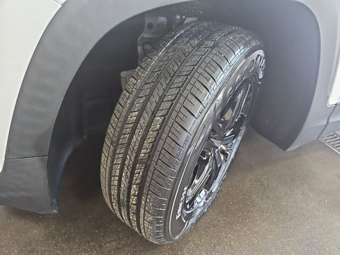 Used 2022 GMC Terrain AT4 w/ Tech Package AWD/4WD image 33