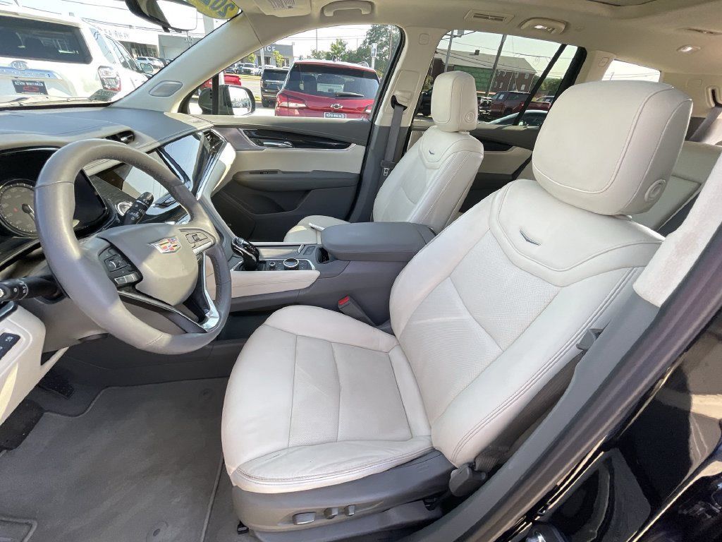 Used 2023 Cadillac XT6 Premium Luxury w/ Technology Package FWD image 19