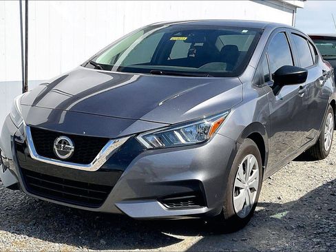 Certified 2022 Nissan Versa S FWD image 2