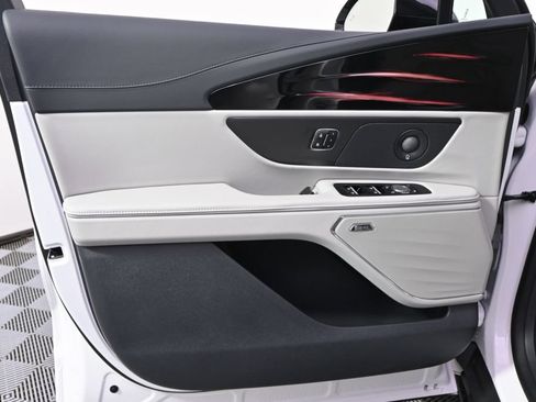 New 2026 Lincoln Nautilus Reserve AWD/4WD image 22