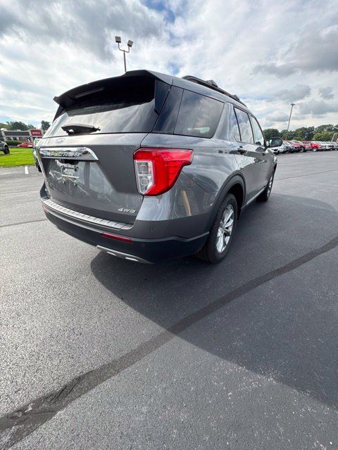 Used 2023 Ford Explorer XLT w/ Equipment Group 202A AWD/4WD image 5