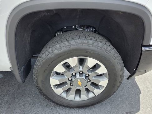 Used 2024 Chevrolet Silverado 2500 Custom w/ Custom Value Package AWD/4WD image 8