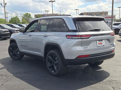 New 2025 Jeep Grand Cherokee Limited w/ Black Appearance Package image 15