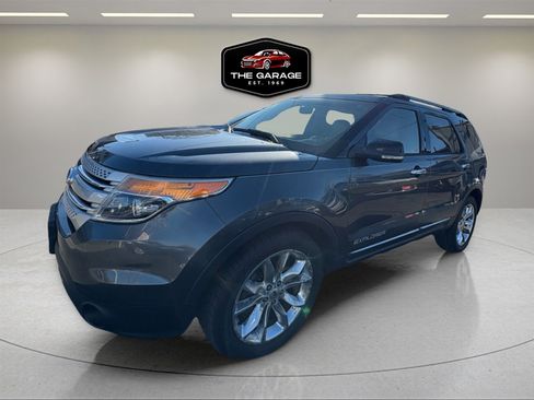 Used 2015 Ford Explorer XLT w/ Equipment Group 202A image 2