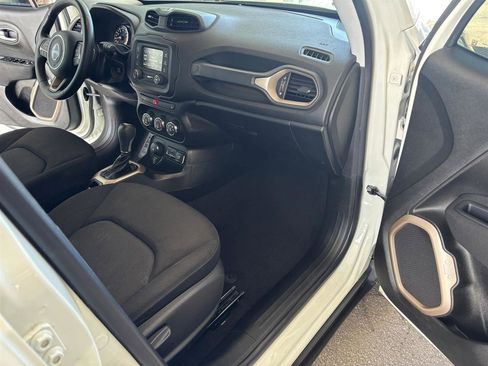 Used 2017 Jeep Renegade Latitude w/ Safety & Security Group (ALP) AWD/4WD image 10