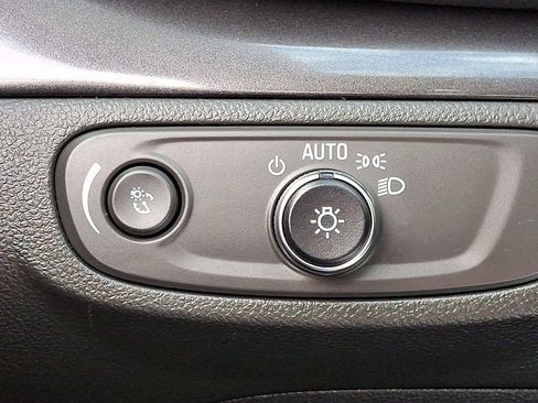 Used 2022 Buick Encore Preferred image 54