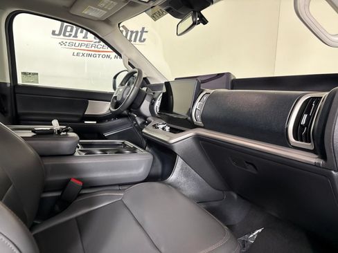 Used 2025 Ford Expedition Max Active AWD/4WD image 34