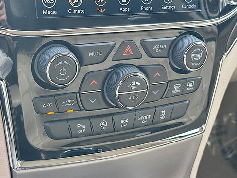 Used 2020 Jeep Grand Cherokee Overland image 16