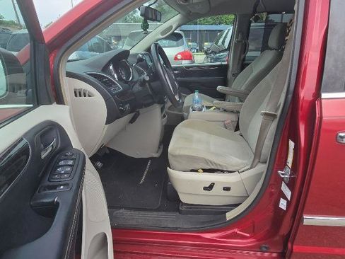 Used 2014 Chrysler Town & Country Touring w/ Driver Convenience Group FWD image 14