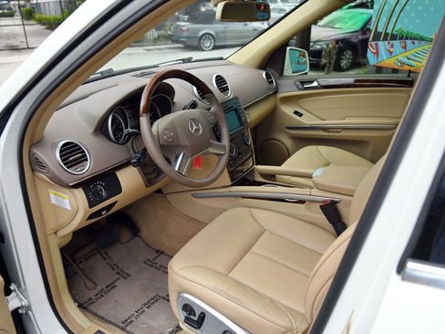 Used 2011 Mercedes-Benz GL 450 4MATIC image 18