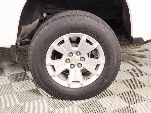 Used 2022 Chevrolet Colorado LT w/ Fleet Safety Package image 17