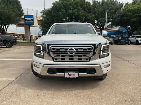 Used 2020 Nissan Titan SL w/ Moonroof Package RWD image 3