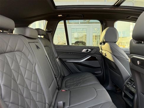 Used 2024 BMW X5 xDrive40i w/ M Sport Package image 9