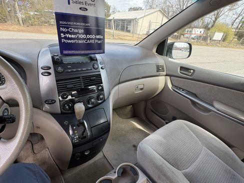Used 2008 Toyota Sienna CE image 11