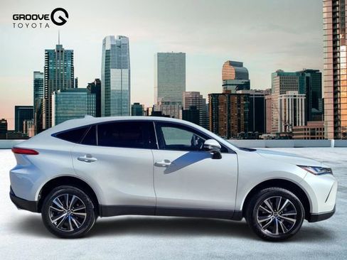 Used 2023 Toyota Venza LE image 7