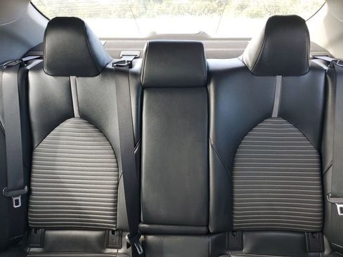 Used 2019 Toyota Camry SE image 13