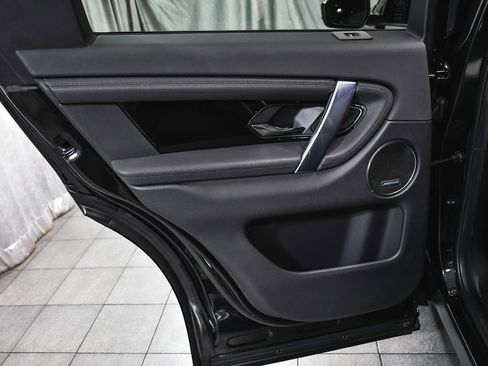 Used 2023 Land Rover Discovery Sport SE image 12