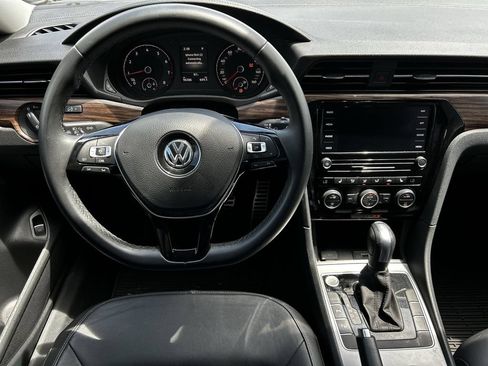 Used 2022 Volkswagen Passat 2.0T FWD image 12