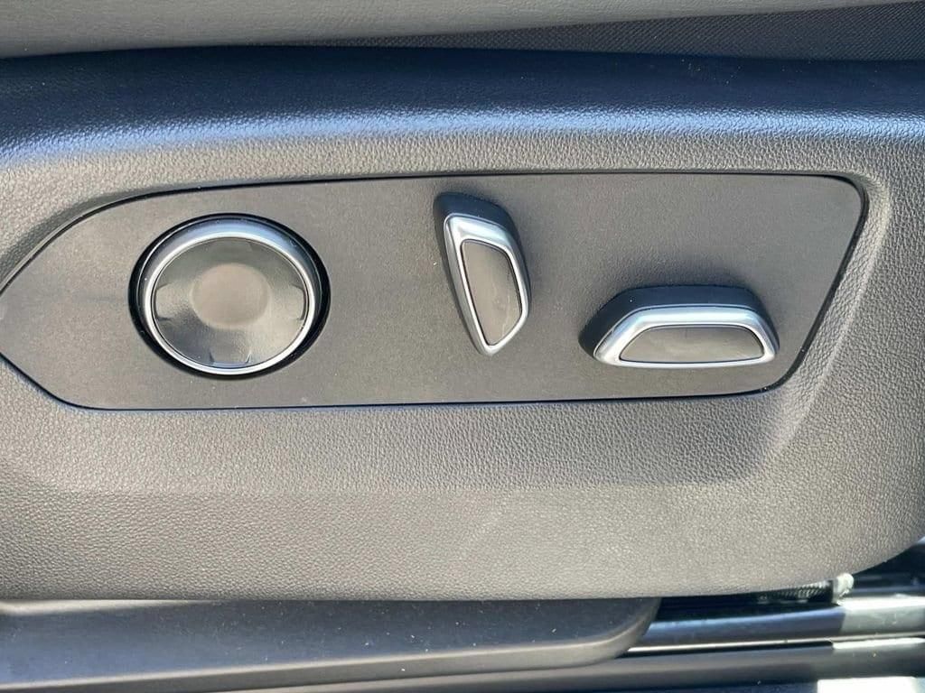 Certified 2025 Cadillac Escalade Sport AWD/4WD image 24