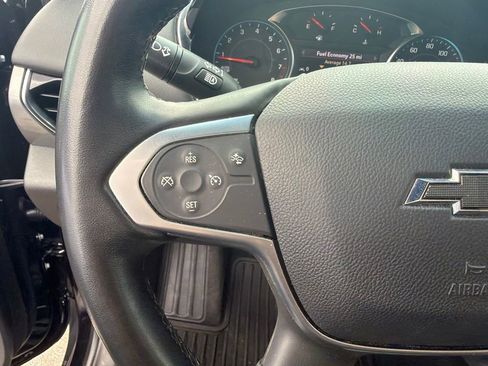 Used 2023 Chevrolet Traverse LT FWD image 16
