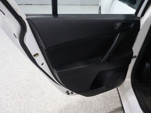 Used 2010 MAZDA MAZDA3 i Sport image 17