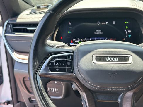 Used 2023 Jeep Grand Cherokee Summit w/ Advanced Protech Group IV AWD/4WD image 28