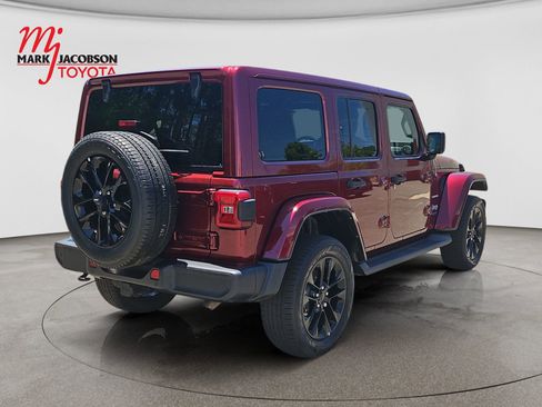 Used 2021 Jeep Wrangler Unlimited Sahara w/ Cold Weather Group AWD/4WD image 5