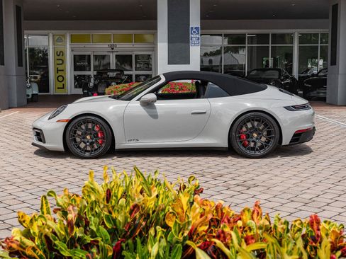 Used 2024 Porsche 911 Carrera GTS RWD image 33