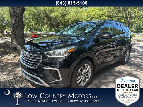 Used 2017 Hyundai Santa Fe SE FWD image 1