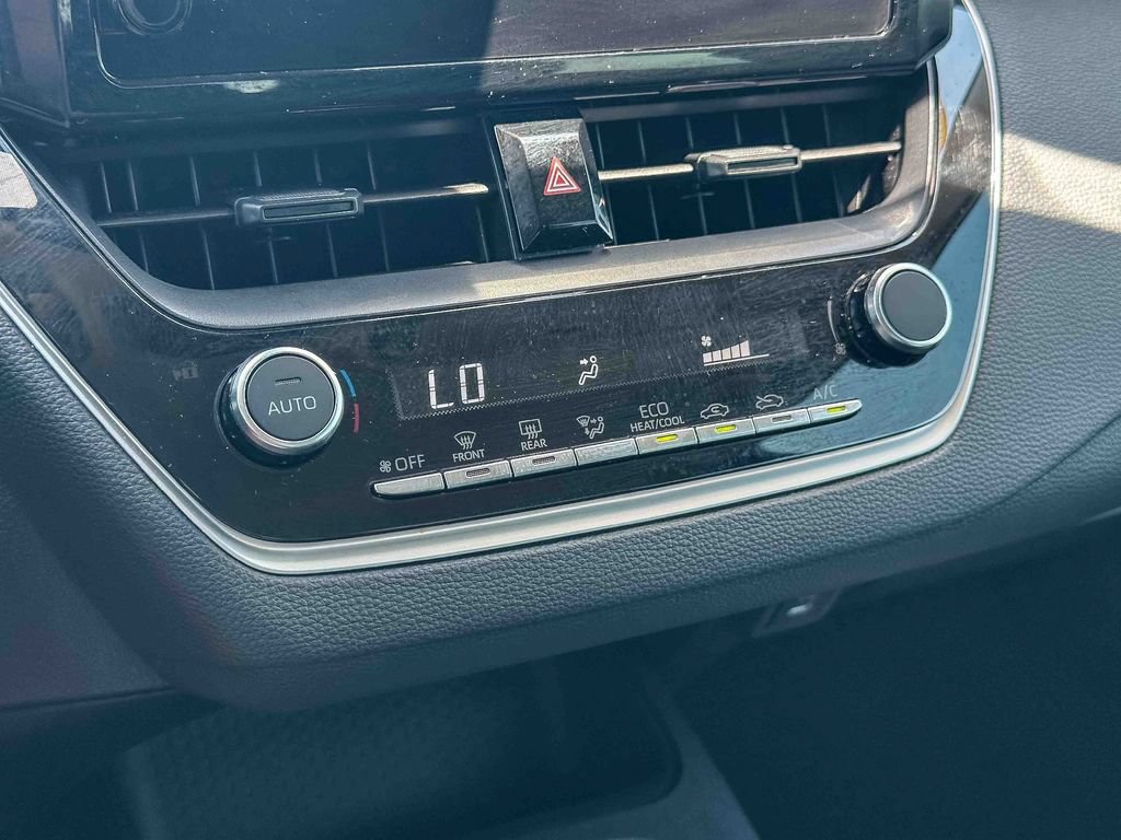 Used 2025 Toyota Corolla LE FWD image 30