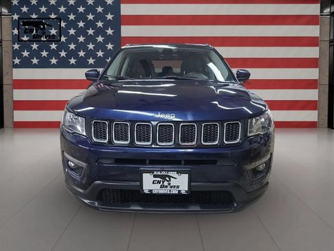 Used 2018 Jeep Compass Latitude w/ Popular Equipment Group AWD/4WD image 2