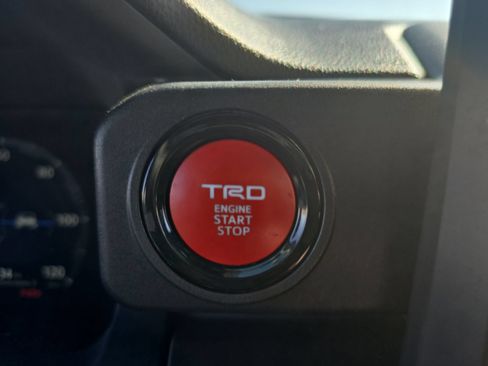 Certified 2025 Toyota Tacoma TRD Off-Road AWD/4WD image 19